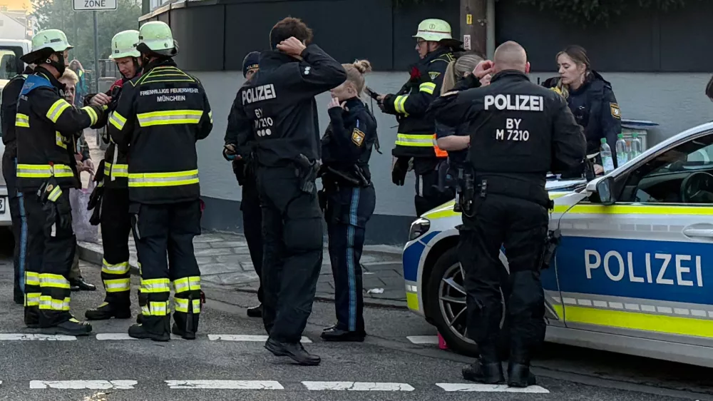 01 October 2025, Bavaria, Munich: Firefighters respond to a blaze in a detached house in Munich, which triggered a major emergency operation. The fire caused traffic disruptions but posed no danger to the public, police said. Photo: Roland Freund/dpa