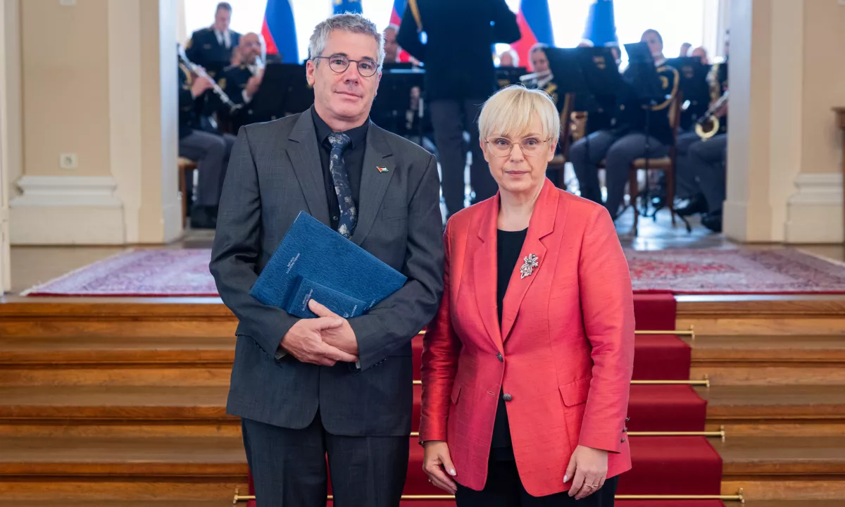 Pirc Musar odlikovala zdravnika Potokarja, ki je delal v Gazi