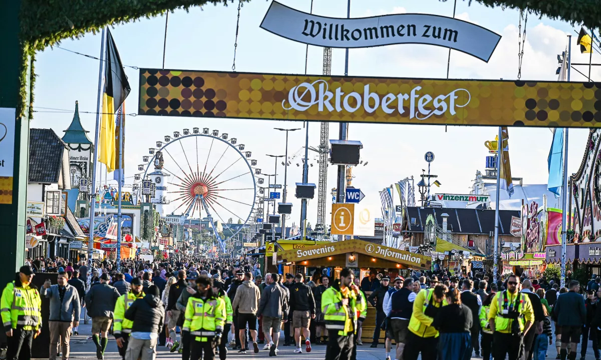 Po grožnji z bombo in preveliki gneči pozivi k podaljšanju Oktoberfesta v Münchnu