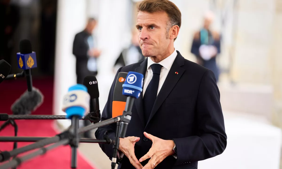 Zelenski opozarja na kršitve zračnega prostora, Macron poziva k pritisku na rusko floto