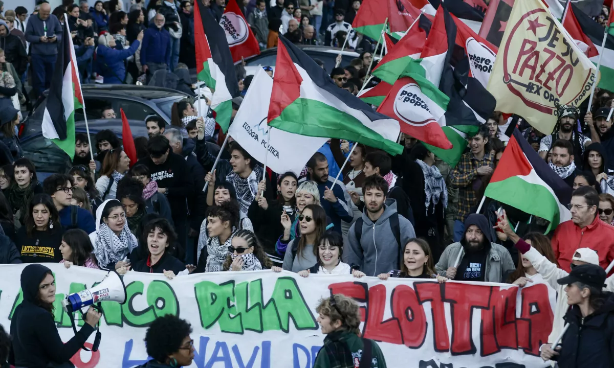 Protesti proti izraelskemu prestrezanju flotilje na poti v Gazo