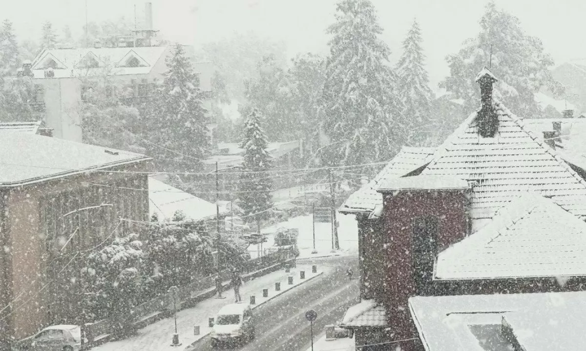 Številna naselja v Srbiji zaradi snega ostala brez elektrike in vode