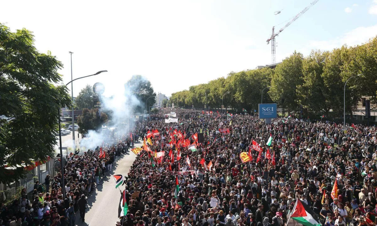 Italijo ohromila splošna stavka in propalestinski protesti zaradi izraelskega prestrezanja flotilje za Gazo