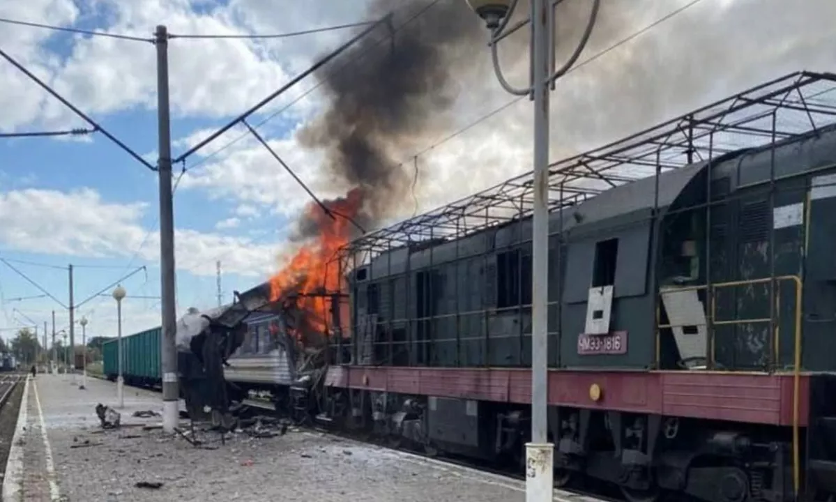 Grozljivka na ukrajinski železniški postaji: brezpilotniki ranili več deset ljudi, tudi otrok