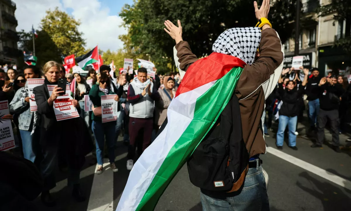 Udeleženci prestrežene flotilje postopoma zapuščajo Izrael