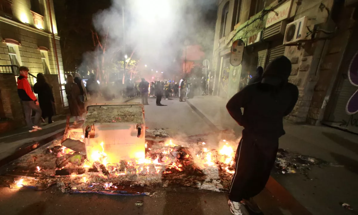 Ob koncu prelomnih lokalnih volitev poskušali vdreti v predsedniško palačo