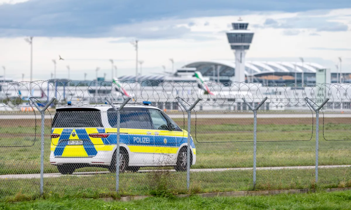 Nemški obrambni minister po incidentih z droni: Gre za provokacijo, vzbujanje strahu in sprožanje kontroverznih razprav