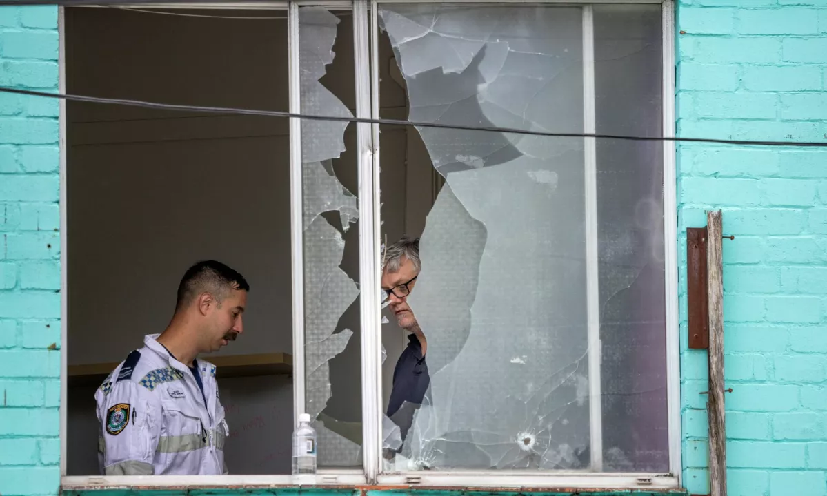 Streljal na mimovozeča vozila in ranil 20 ljudi