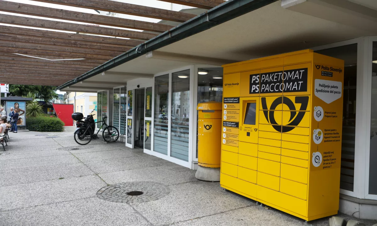 Po pismonoši naj bi na Pošti z odpovedjo grozili tudi sindikalistu