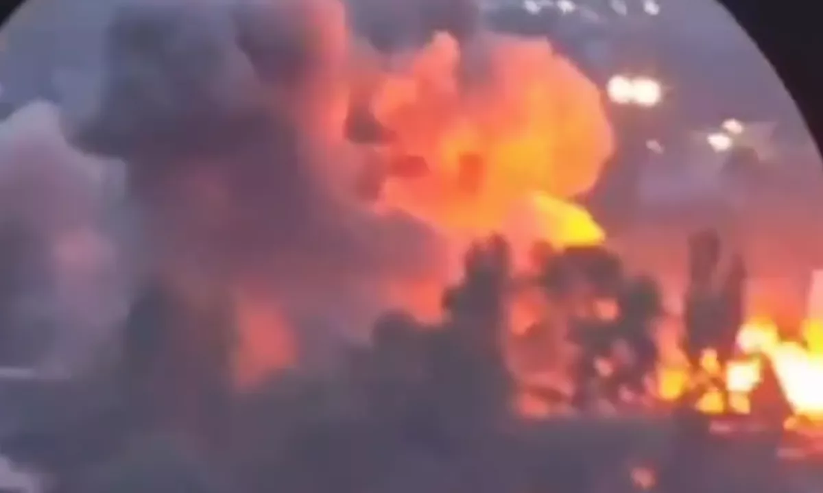 Rusija in Ukrajina nadaljujeta z medsebojnimi napadi z droni in obstreljevanjem