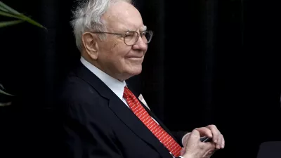 Berkshire Hathaway CEO Warren Buffett plays bridge during the Berkshire annual meeting weekend in Omaha, Nebraska May 3, 2015. More than 40,000 Berkshire Hathaway shareholders poured into Omaha this weekend to celebrate Buffett's 50th anniversary running the company, at what the world's third-richest person calls Woodstock for Capitalists. REUTERS/Rick Wilking