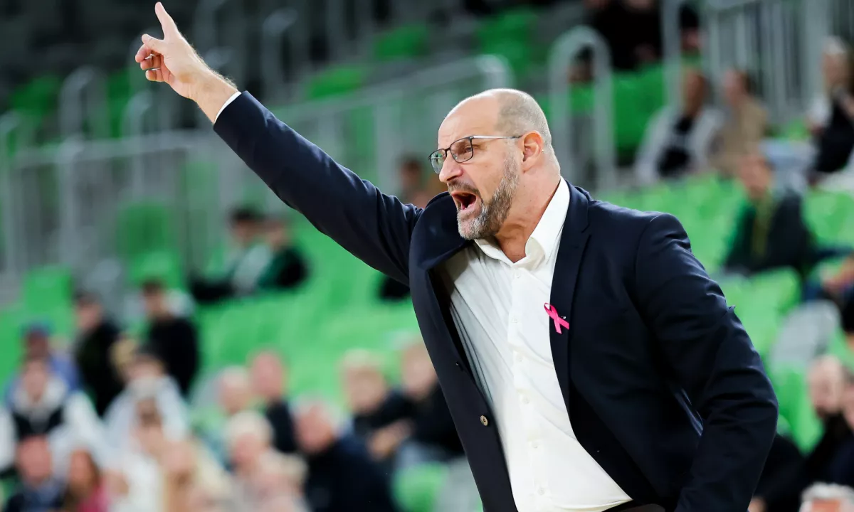 Zvezdan Mitrović z odločitvijo ob polčasu »uničil« Hapoel