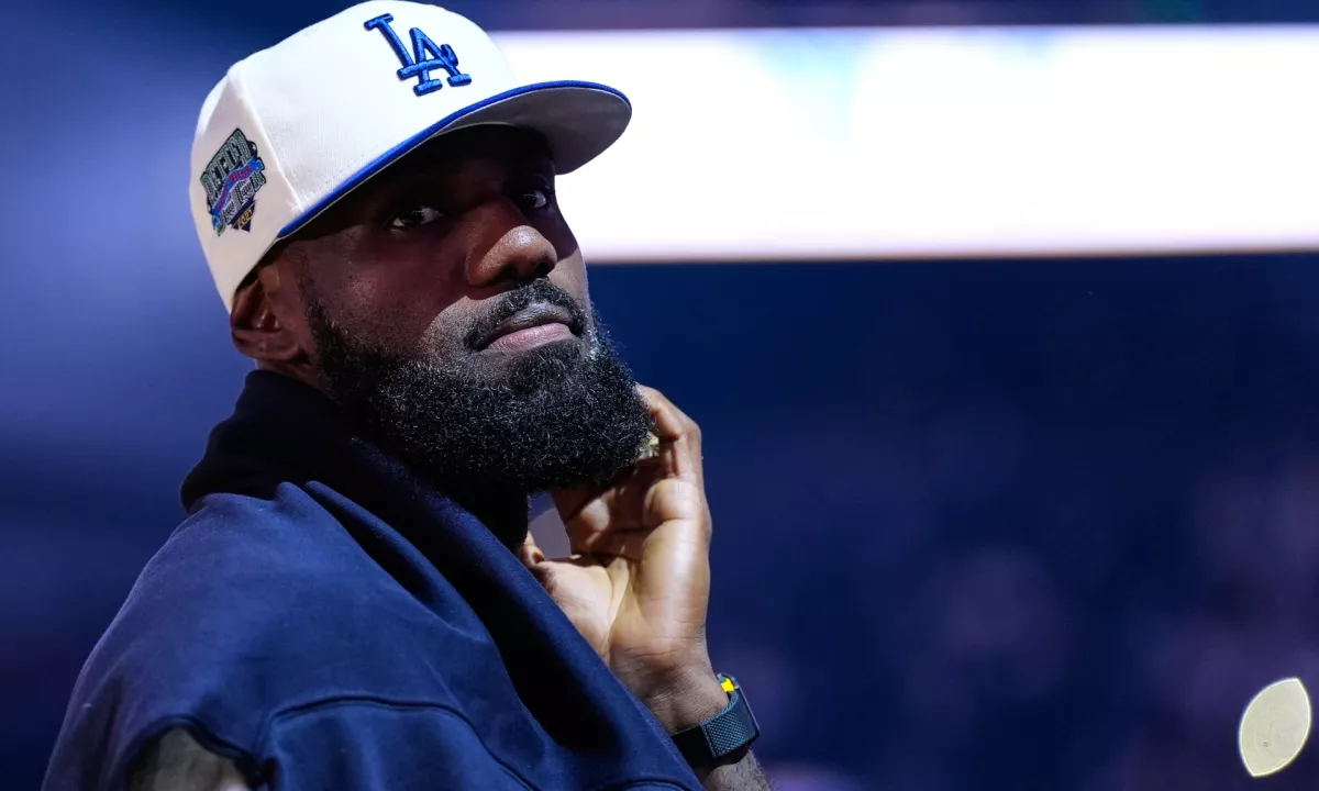 LeBron James danes razkriva odločitev o nadaljevanju kariere