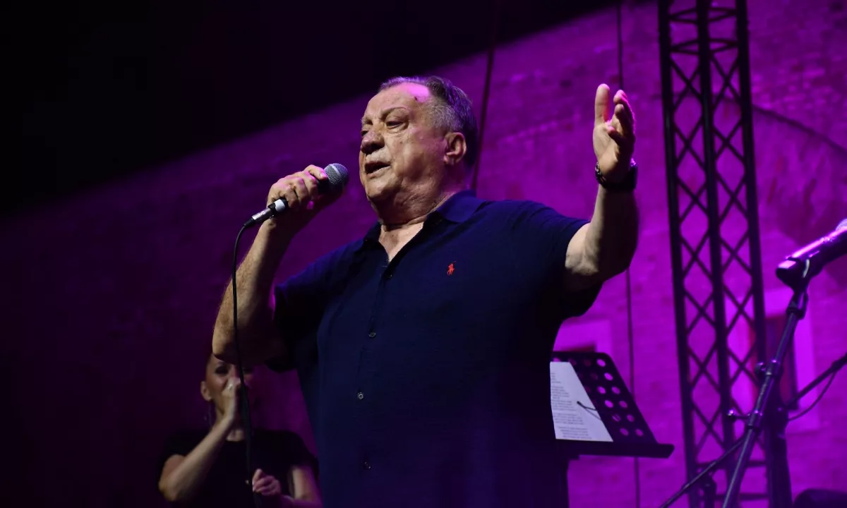 Umrl je bosanski pevec Halid Bešlić