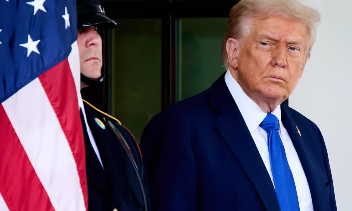 Trump želi zapreti guvernerja Illinoisa in župana Chicaga zaradi nasprotovanja racijam ICE