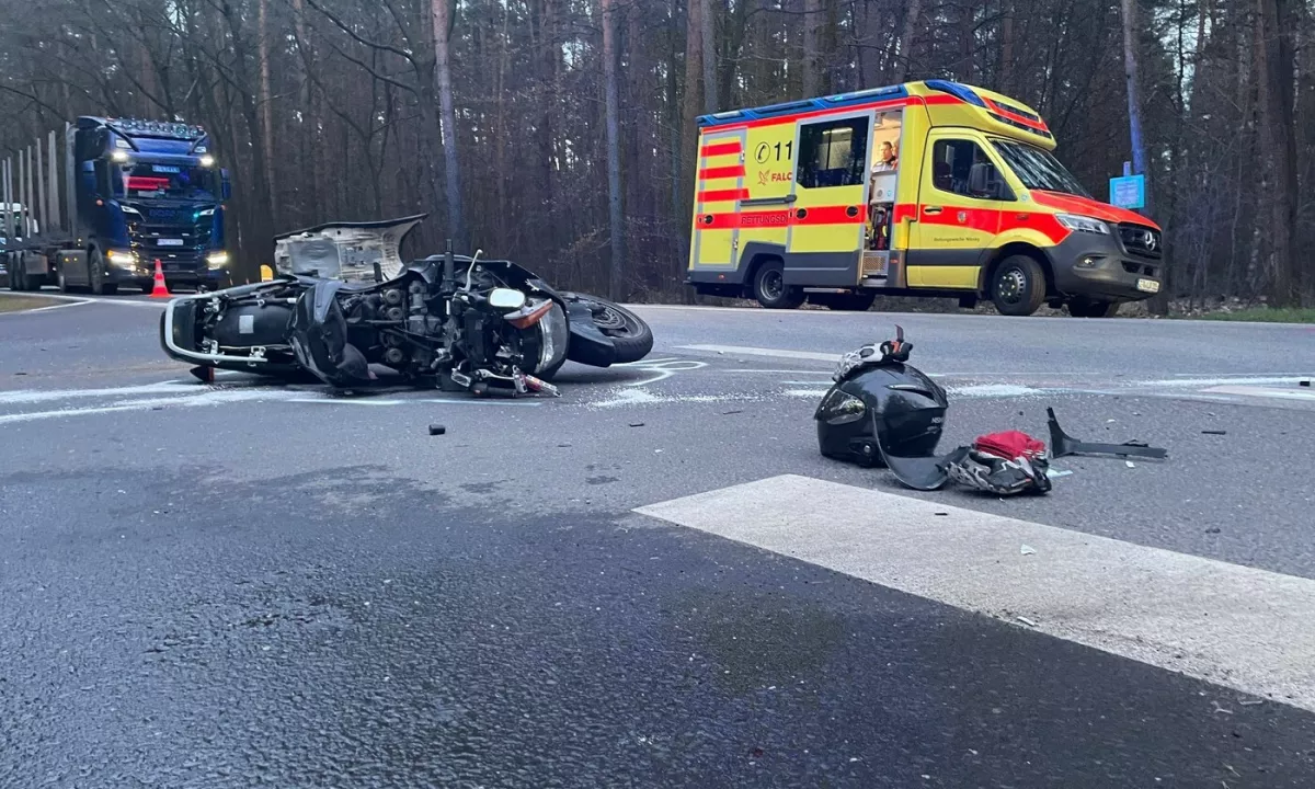 Motorist umrl na poti na pogreb prijateljice, ki je umrla na istem mestu