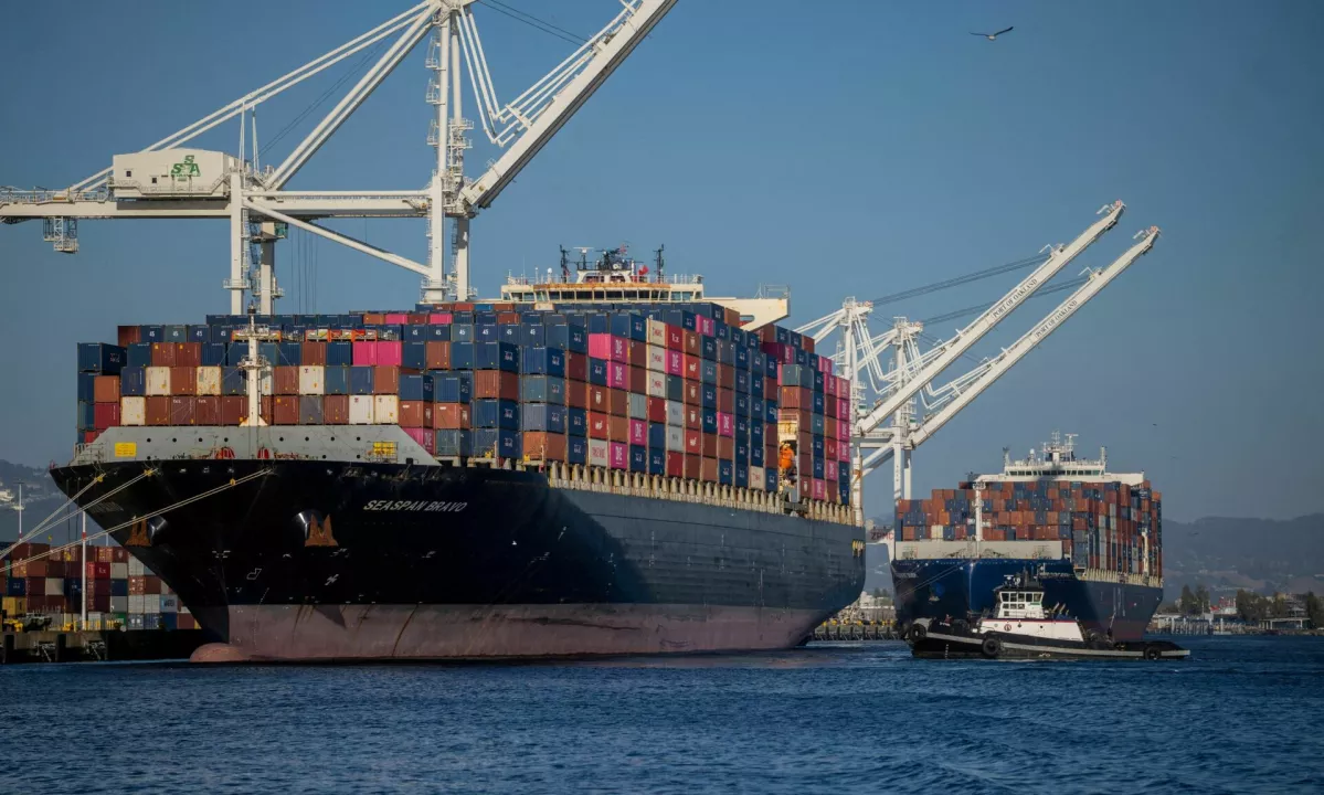 Kitajska uvaja posebne pristaniške pristojbine za ameriške ladje