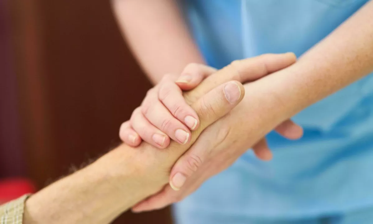 Ob svetovnem dnevu pozivi k dobro razviti paliativni oskrbi