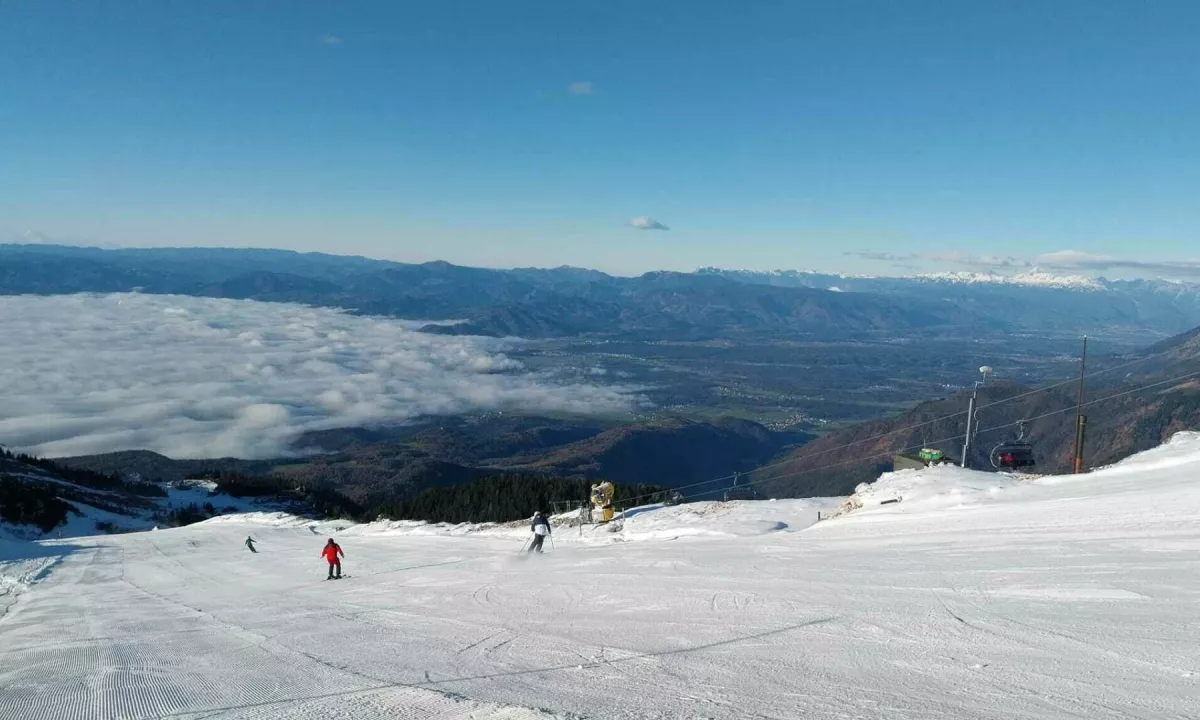 Cene na bližnjih smučiščih v tujini spet višje; kaj pa v Sloveniji?