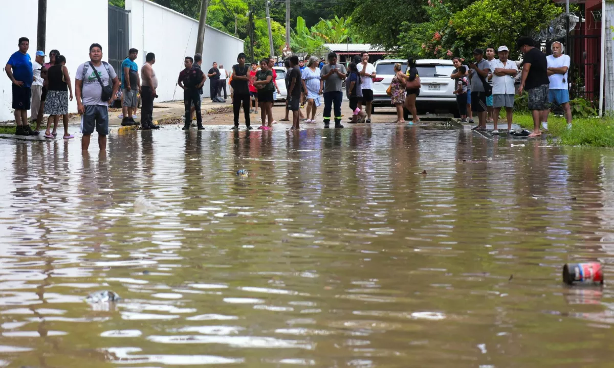 V poplavah v Mehiki več kot 40 mrtvih