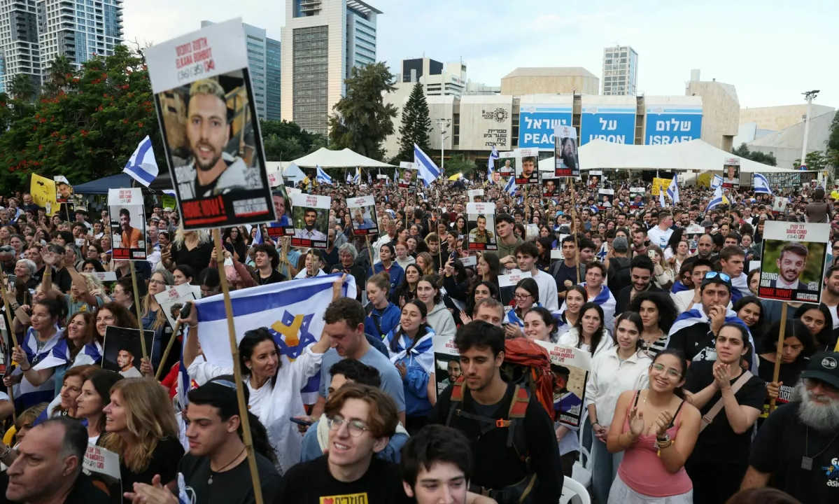 Hamas izpustil prve talce; Trump: Vojne je konec