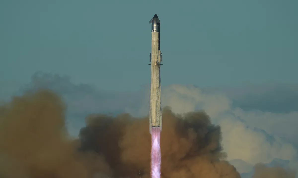 Največja raketa na svetu uspešno prestala 11. testni polet