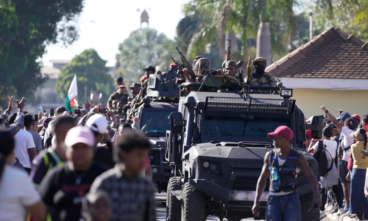 Vojska prevzela oblast na Madagaskarju po razrešitvi predsednika Rajoeline