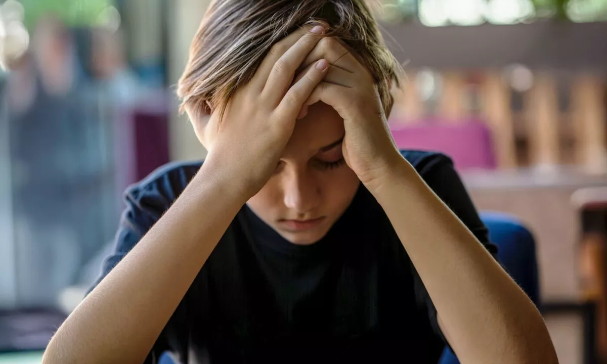 Državljan Kosova zaradi izsiljevanja mladoletnikov obsojen na dve leti zapora in izgon