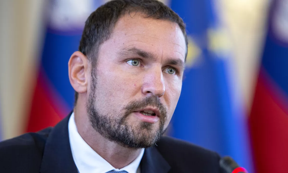 Dolenc: Slovensko gospodarstvo razmeroma stabilno, banke lahko podprejo podjetja