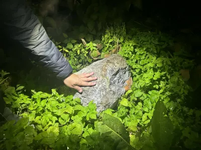 Porast vandalizma: Na tire nastavljajo kamenje, vozičke, prometne znake &hellip;