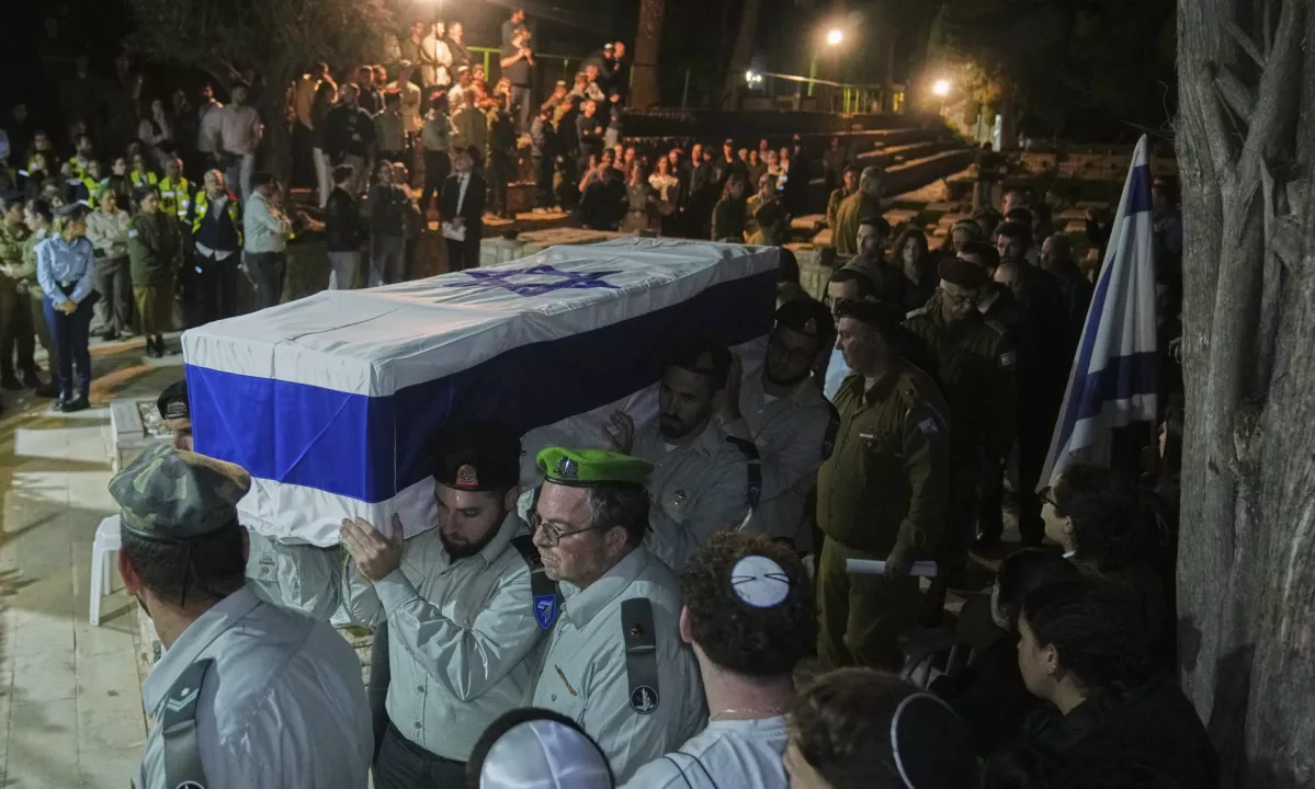 Izrael grozi Hamasu z nadaljevanjem spopadov, če ne izroči trupel vseh talcev