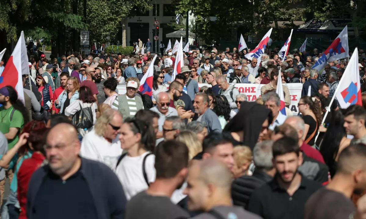 Grški parlament potrdil možnost spornega 13-urnega delovnika