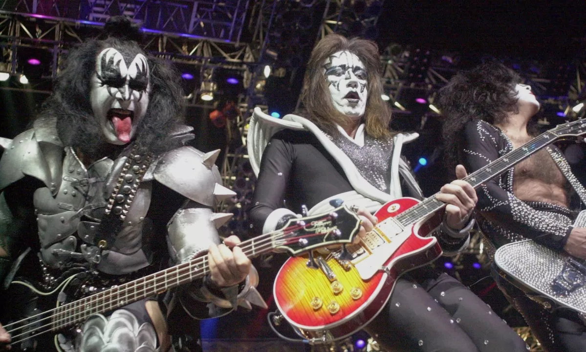 Umrl soustanovitelj skupine Kiss