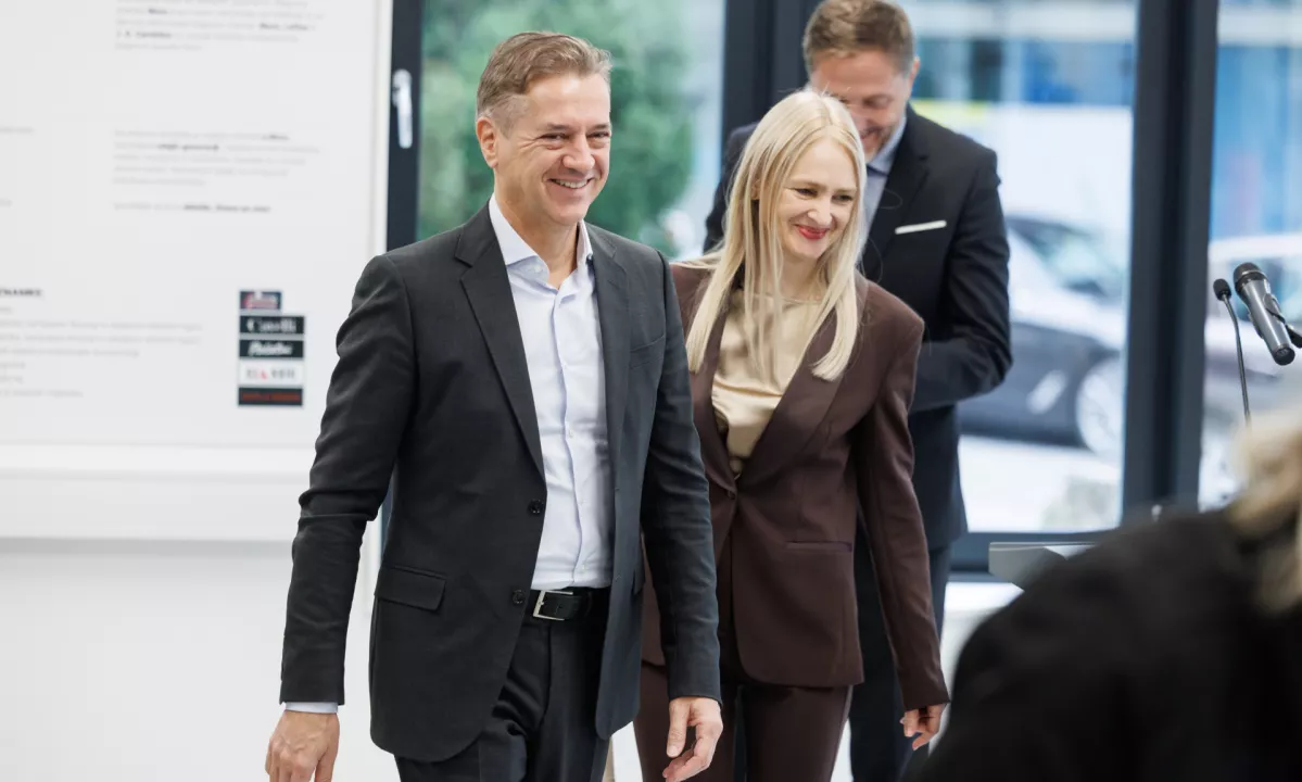 Golob danes z delodajalci o božičnici