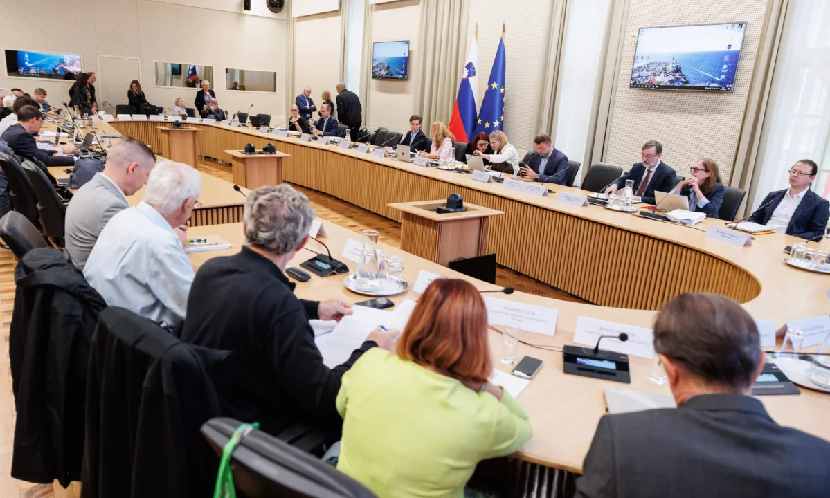 Proti obvezni božičnici 91 odstotkov obrtnikov in podjetnikov