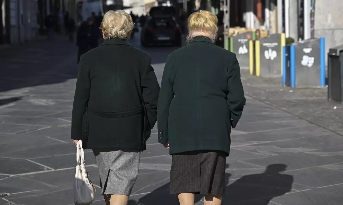 Izračunajte, koliko vas bo stala oskrbnina v domu starejših po novem