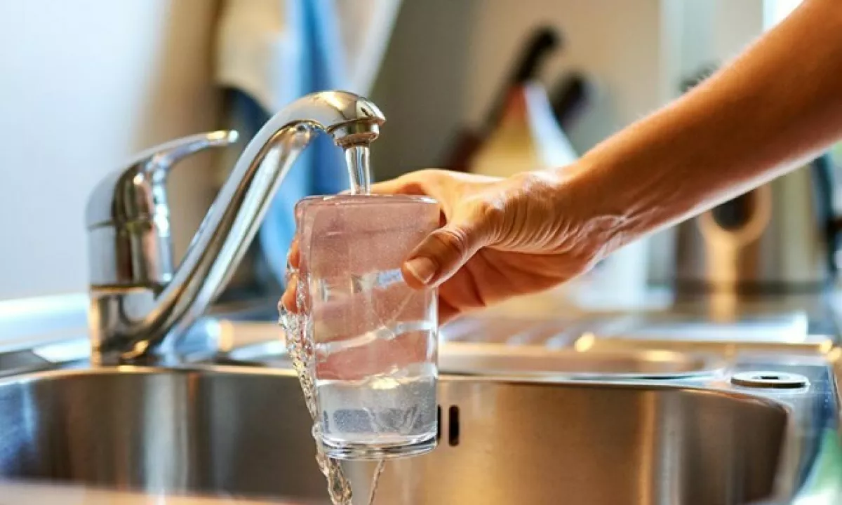 V Kamniku in Komendi zaradi neskladnosti vzorcev obvezno prekuhavanje pitne vode