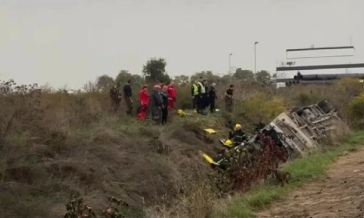 V prometni nesreči avtobusa v Srbiji umrli dve osebi, 80 ranjenih