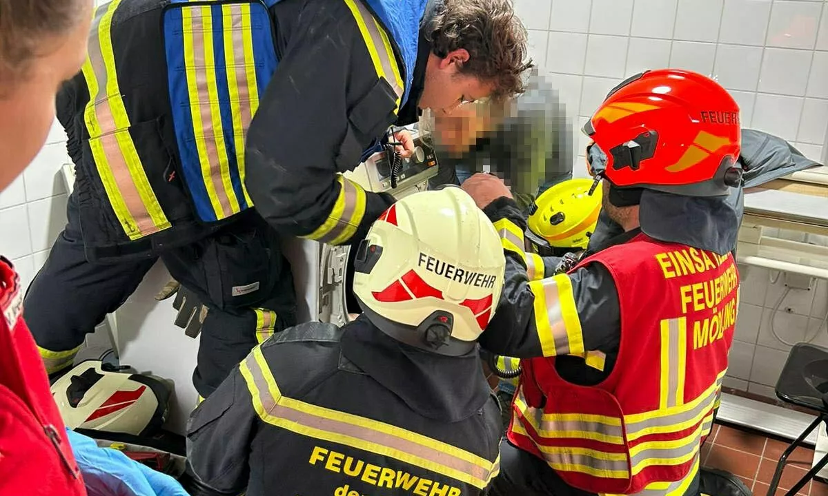 Dunajski gasilci iz sušilnega stroja rešili 13-letnico