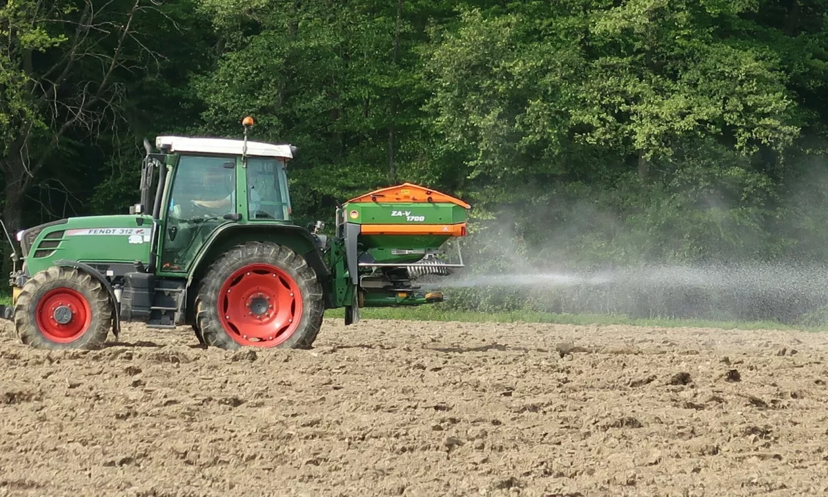 Pijan traktorist se je v Litiji hudo poškodoval v nesreči