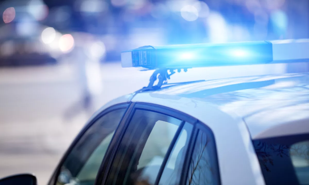 Osumljenec v priporu, življenje poškodovane še vedno ogroženo