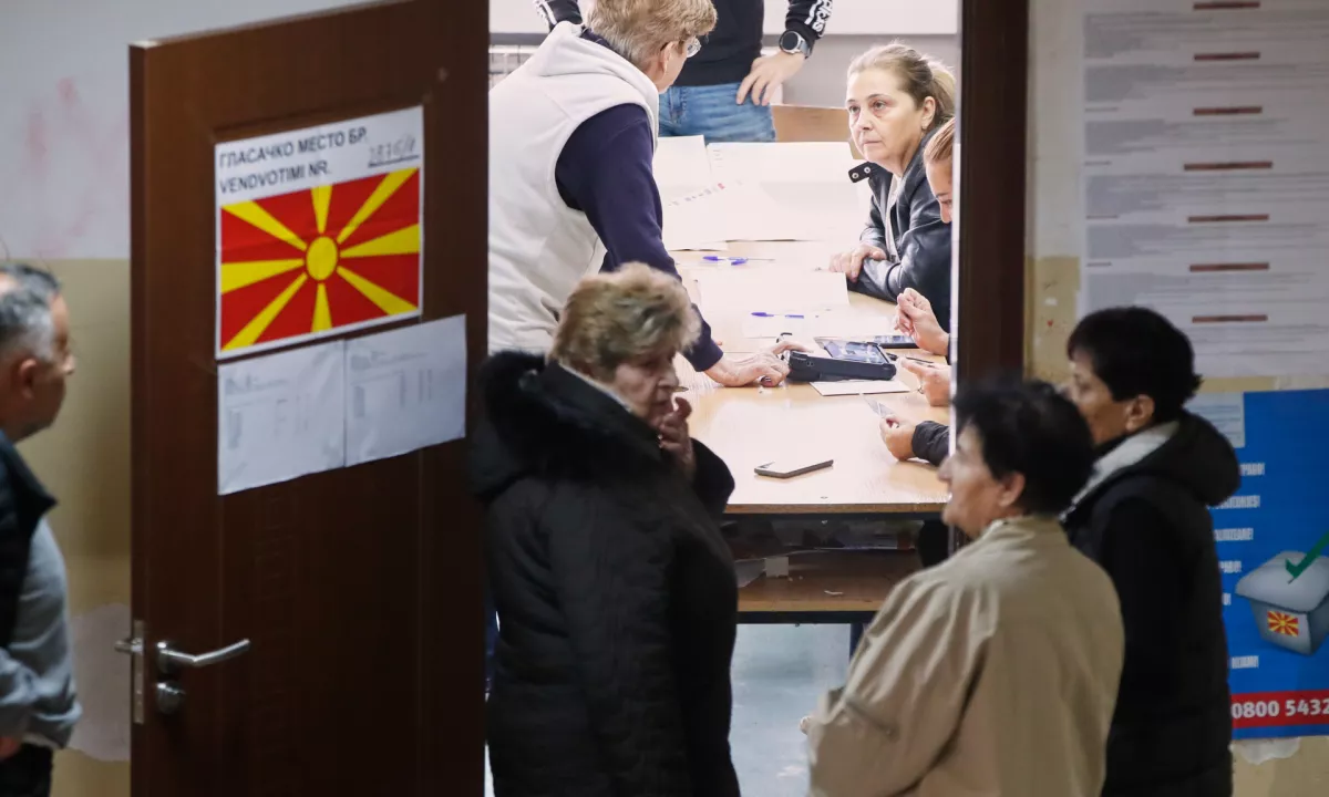 VMRO-DPMNE zmagala v prvem krogu lokalnih volitev v Severni Makedoniji