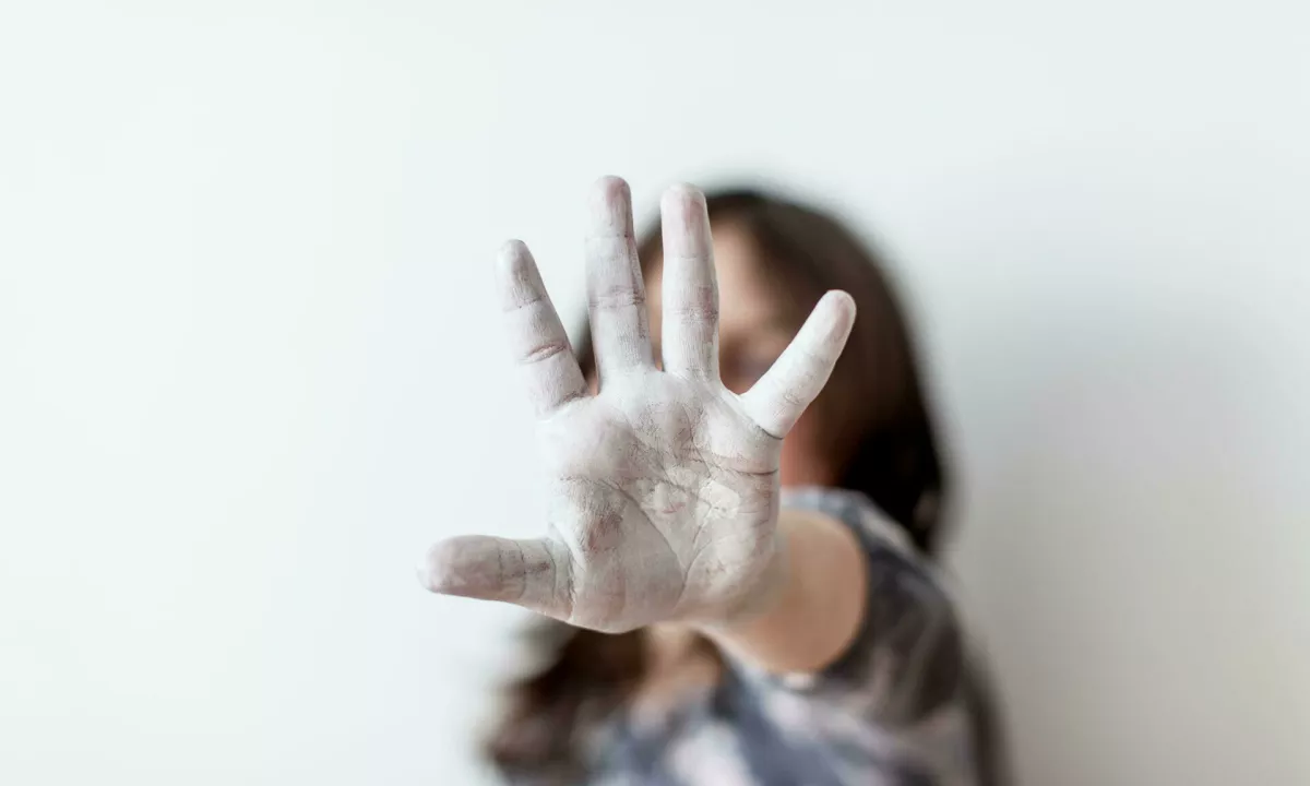 Moški v bližini dijaškega doma otipaval mladoletnico, begunko in študentko