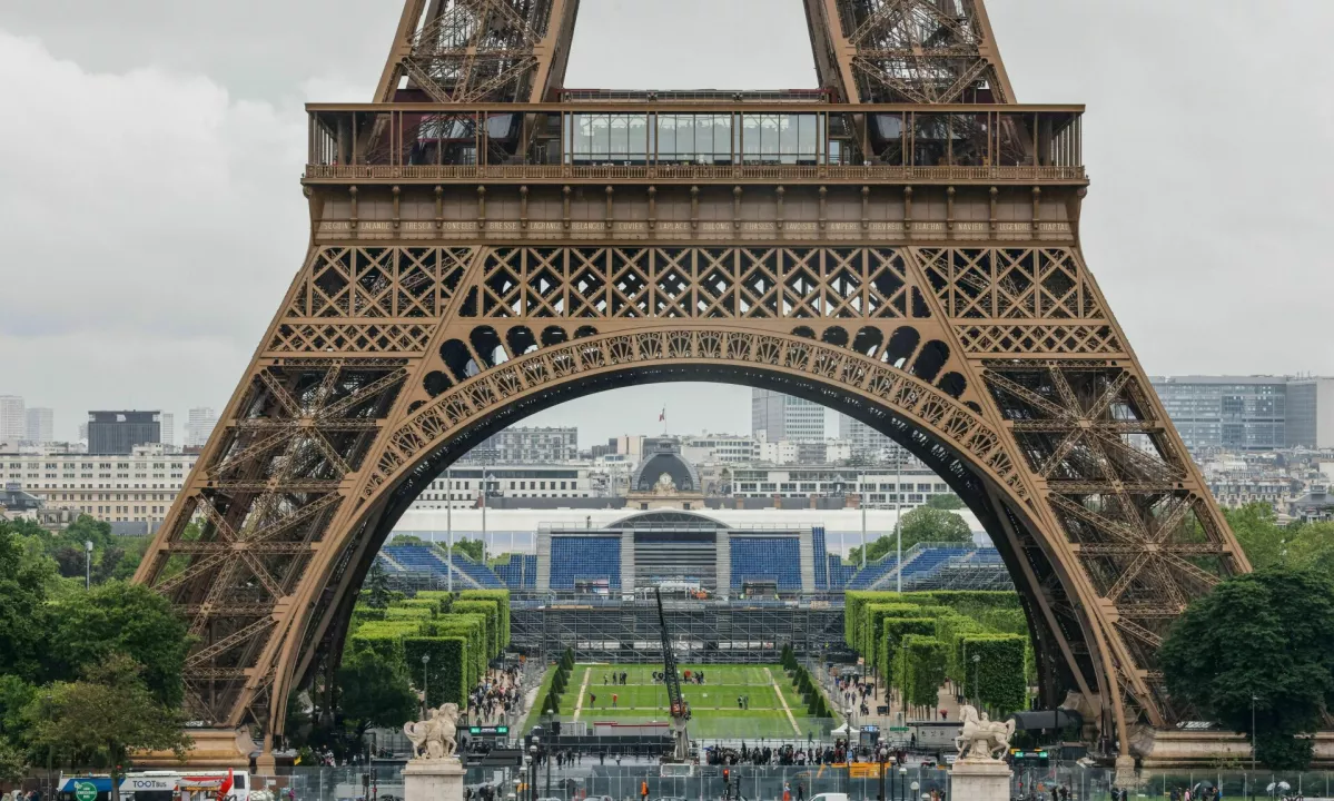 (VIDEO) Tornado severno od Pariza zahteval smrtno žrtev