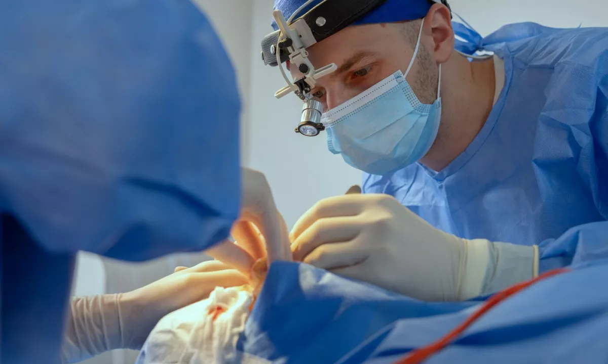 Nekdanji zvezdnik lige NFL umrl med posredovanjem policije