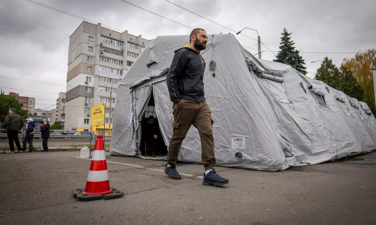 Ruski napadi z droni zahtevali žrtve in povzročili izpade električne energije v Ukrajini