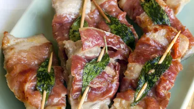 Veal saltimbocca. Traditional dish with prosciutto and sage. / Foto: Robynmac