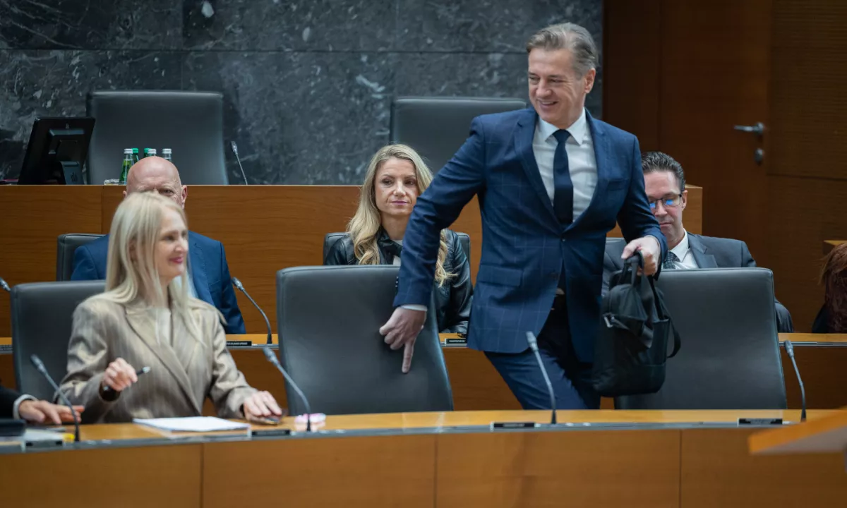 Goloba zaradi bolezni ne bo na vrh EU v Bruslju