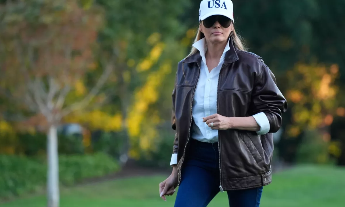 Michael Wolff toži Melanio Trump zaradi groženj s tožbo glede povezav z Epsteinom