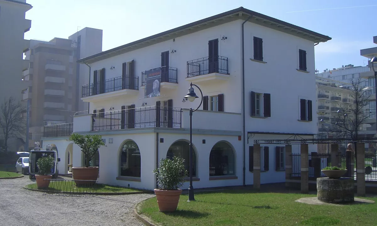 Mussolinijevo poletno rezidenco bodo prodali na dražbi